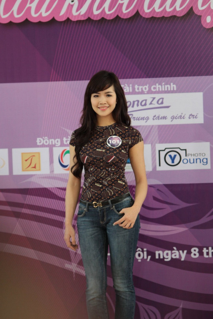 Ngô Thị Thanh Thùy Ngày sinh:01/10/1992 Nơi sinh: Quảng Ninh Lớp: NH15.10, ĐH Kinh Doanh Công Nghệ Hà Nội Ngô Thị Thanh Thùy Ngày sinh:01/10/1992 Nơi sinh: Quảng Ninh Lớp: NH15.10, ĐH Kinh Doanh Công Nghệ Hà Nội