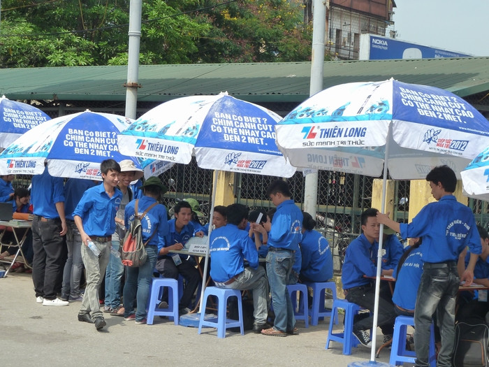 Ngoài 8 đội TSMT trên, Chiến dịch “Tiếp sức mùa thi” năm nay còn có hoạt động của hàng nghìn Thanh niên của các đội Thanh niên tình nguyện tư vấn trực tuyến, giao thông xanh, hỗ trợ thí sinh tại các điểm thi, đội xe áo xanh chở giấc mơ hồng, đội tình nguyện viên tìm kiếm nhà trọ. Ngoài 8 đội TSMT trên, Chiến dịch “Tiếp sức mùa thi” năm nay còn có hoạt động của hàng nghìn Thanh niên của các đội Thanh niên tình nguyện tư vấn trực tuyến, giao thông xanh, hỗ trợ thí sinh tại các điểm thi, đội xe áo xanh chở giấc mơ hồng, đội tình nguyện viên tìm kiếm nhà trọ.