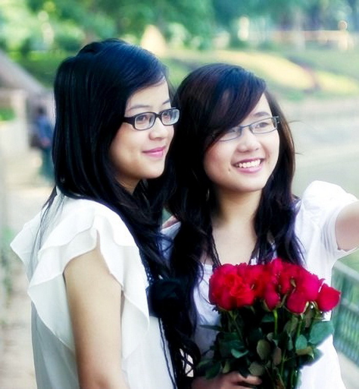 Chia sẻ kinh nghiệm học tiếng anh, Hoài Anh khiêm tốn nói: “Cũng không có nhiều lắm. Tự nghe BBC, TED và xem phim tiếng anh để luyện nghe. Dựa vào các bài nghe để phát triển vốn từ và cách phát âm. Sau đó luyện viết các bài essay theo các chủ đề”. Chia sẻ kinh nghiệm học tiếng anh, Hoài Anh khiêm tốn nói: “Cũng không có nhiều lắm. Tự nghe BBC, TED và xem phim tiếng anh để luyện nghe. Dựa vào các bài nghe để phát triển vốn từ và cách phát âm. Sau đó luyện viết các bài essay theo các chủ đề”.