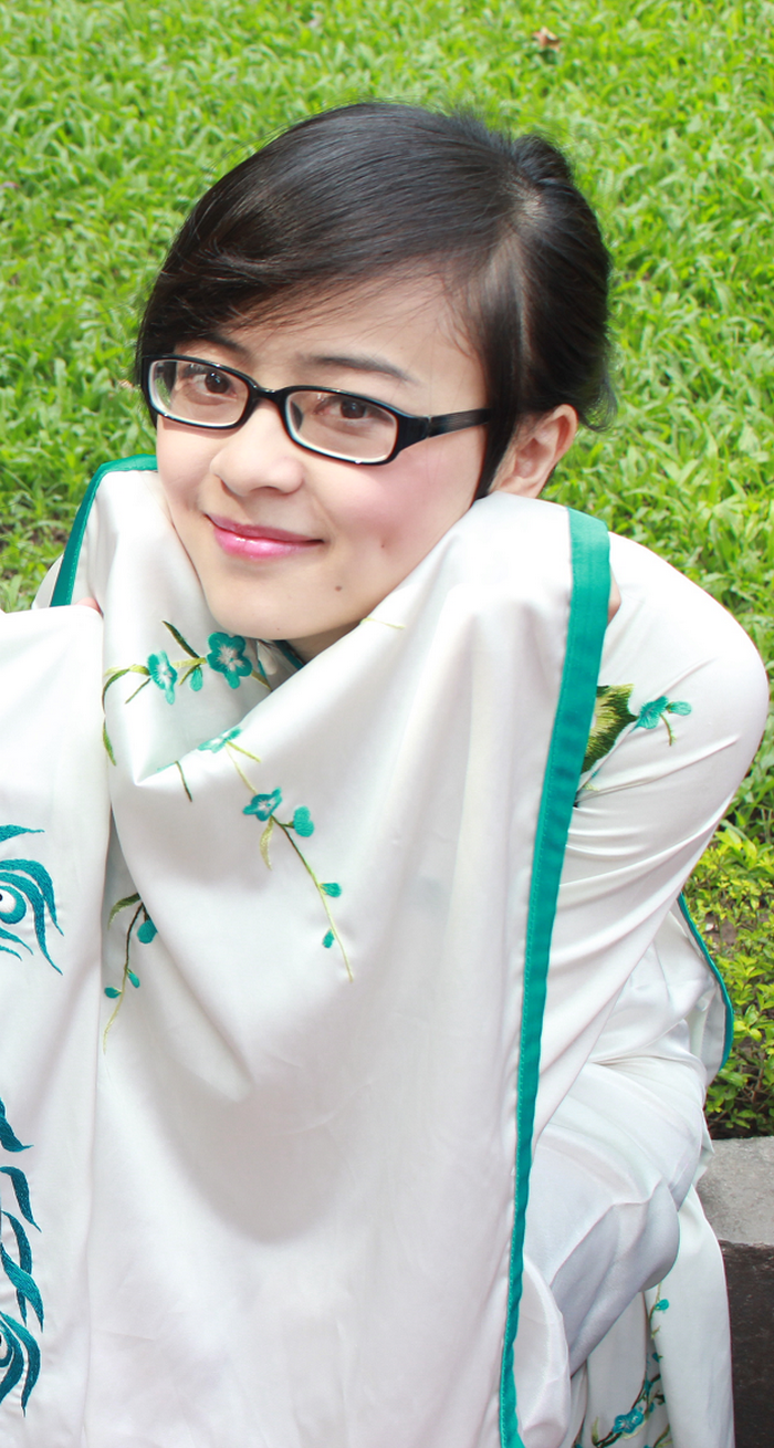 Cô sinh viên giỏi toán này đi đỗ vào khoa Kinh tế Đối ngoại, ĐH Ngoại thương và Khoa Răng Hàm Mặt, ĐH Y Hà Nội nhưng Hoài Anh muốn trở thành một cô gái năng động nên đã chọn Ngoại thương. Cô sinh viên giỏi toán này đi đỗ vào khoa Kinh tế Đối ngoại, ĐH Ngoại thương và Khoa Răng Hàm Mặt, ĐH Y Hà Nội nhưng Hoài Anh muốn trở thành một cô gái năng động nên đã chọn Ngoại thương.