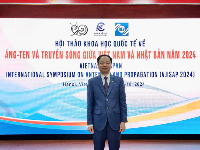 Tiến sĩ Phạm Duy Phong – Trưởng khoa Điện tử Viễn thông, Trường Đại học Điện lực.