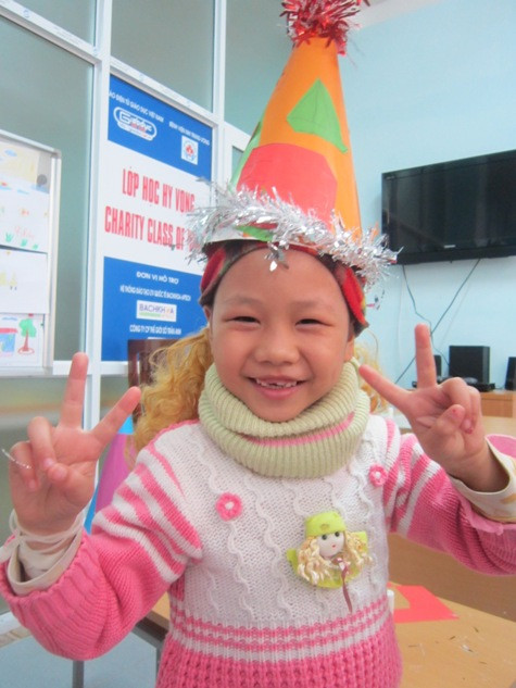 Không khí Noel làm quên đi nỗi đau ở Lớp học Hy vọng ảnh 11