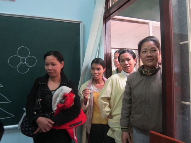 Không khí Noel làm quên đi nỗi đau ở Lớp học Hy vọng ảnh 13