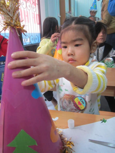 Không khí Noel làm quên đi nỗi đau ở Lớp học Hy vọng ảnh 4