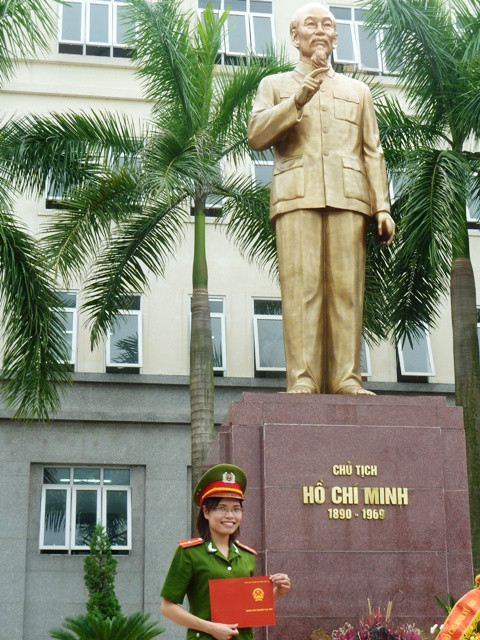 Mỗi học viên Học viện Cảnh sát tự hào, hãnh diện nhận bằng tốt nghiệp, mang trên vai trọng trách đóng góp một phần vào việc giữ gìn, bảo vệ tô quốc, giữ gìn trật tự an ninh. CHÙM ẢNH: NÉT HỒN NHIÊN CỦA CÁC BÉ KHIẾM THÍNH NGÀY TỰU TRƯỜNG BỨC TÂM THƯ XÚC ĐỘNG CỦA PHÓ GIÁO SƯ VĂN NHƯ CƯƠNG GỬI HỌC TRÒ BÉ MẦM NON NGỘ NGHĨNH ĐÁNG YÊU NGÀY ĐẦU ĐẾN TRƯỜNG RƠI NƯỚC MẮT, HỌC SINH QUỲ ĐẤT TRONG LỄ TỰU TRƯỜNG