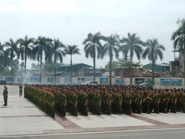 Học viện Cảnh sát Nhân dân tổ chức lễ tốt nghiệp cho 518 học viên đào tạo đại học hệ chính quy D33, khóa 2007 – 2012. CHÙM ẢNH: NÉT HỒN NHIÊN CỦA CÁC BÉ KHIẾM THÍNH NGÀY TỰU TRƯỜNG BỨC TÂM THƯ XÚC ĐỘNG CỦA PHÓ GIÁO SƯ VĂN NHƯ CƯƠNG GỬI HỌC TRÒ BÉ MẦM NON NGỘ NGHĨNH ĐÁNG YÊU NGÀY ĐẦU ĐẾN TRƯỜNG RƠI NƯỚC MẮT, HỌC SINH QUỲ ĐẤT TRONG LỄ TỰU TRƯỜNG