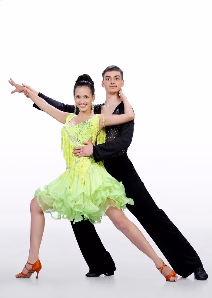 Anh Thư liệu có tận dụng được kỹ năng catwalk vào sân chơi này để giành lợi thế? Anh Thư và Teodor Mitkov Zlatarev số báo danh 01 >> Vẻ đẹp cực gợi cảm 5 mỹ nữ Bước nhảy Hoàn vũ 2012 >> Nam Thành bế bổng nữ vũ công nước ngoài