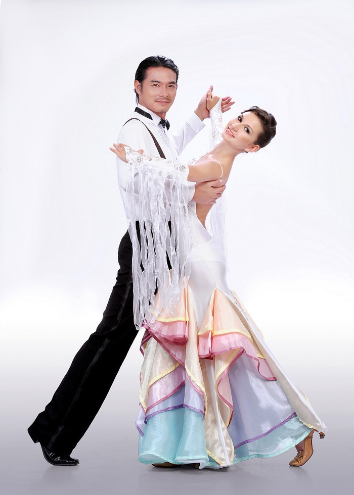 Sau Cặp đôi hoàn hảo, Quách Ngọc Ngoan sẽ lại "gây sốt" như từng làm với Ngọc Anh? Quách Ngọc Ngoan và Vesela Gegrgieva Dimova số báo danh 09 >> Vẻ đẹp cực gợi cảm 5 mỹ nữ Bước nhảy Hoàn vũ 2012 >> Nam Thành bế bổng nữ vũ công nước ngoài