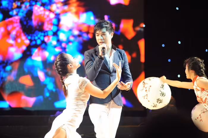 Học trò mới của Thanh Thảo là Quách Bảo Đăng cũng rất tự tin khoe giọng trong đêm nhạc sinh nhật cô giáo.