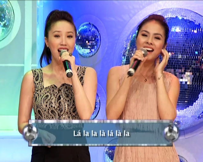 Không chỉ là một diễn viên xinh đẹp và tài năng, Vân Trang - “cô gái tiệc tùng” của bộ phim Cô dâu đại chiến còn có một chất giọng khá…đặc biệt. Trong chương trình Đọ Sức Âm Nhạc (phát sóng vào tối 21.3.2012 trên kênh HTV7), Vân Trang có dịp thể hiện giọng ca khỏe khoắn của mình bên cạnh các nữ ca sỹ và diễn viên khác như: Bảo Thy, Miu Lê và Nguyệt Ánh. Không chỉ là một diễn viên xinh đẹp và tài năng, Vân Trang - “cô gái tiệc tùng” của bộ phim Cô dâu đại chiến còn có một chất giọng khá…đặc biệt. Trong chương trình Đọ Sức Âm Nhạc (phát sóng vào tối 21.3.2012 trên kênh HTV7), Vân Trang có dịp thể hiện giọng ca khỏe khoắn của mình bên cạnh các nữ ca sỹ và diễn viên khác như: Bảo Thy, Miu Lê và Nguyệt Ánh.