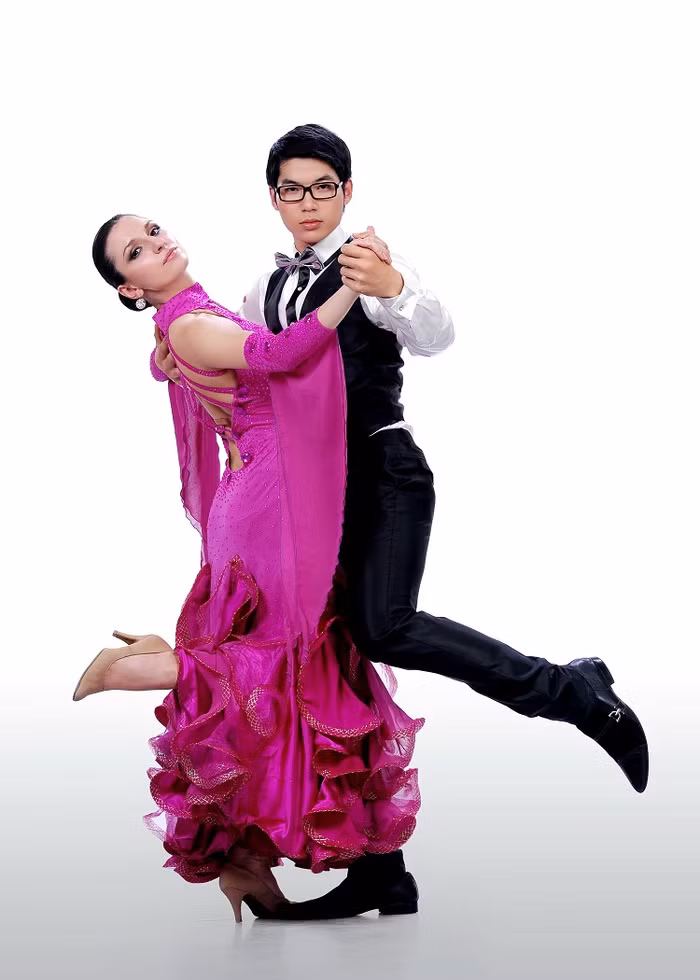 Siêu mẫu Nam Thành có tạo ra bất ngờ gì không? Hãy chờ đón đêm mở màn vào ngày 18/03 sắp tới trên VTV3. Trương Nam Thành và Elena Hrítova Hadzihristova số báo danh 07 >> Vẻ đẹp cực gợi cảm 5 mỹ nữ Bước nhảy Hoàn vũ 2012 >> Nam Thành bế bổng nữ vũ công nước ngoài