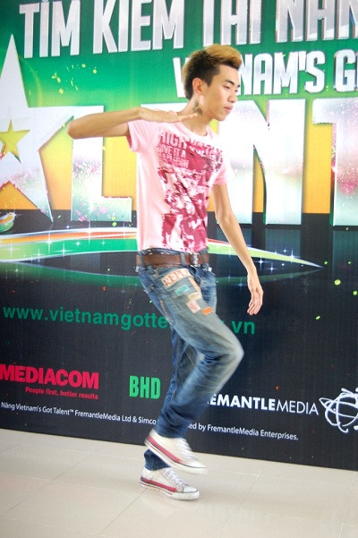 Anh chàng Popping Trường Giang tập luyện cho đêm bán kết.