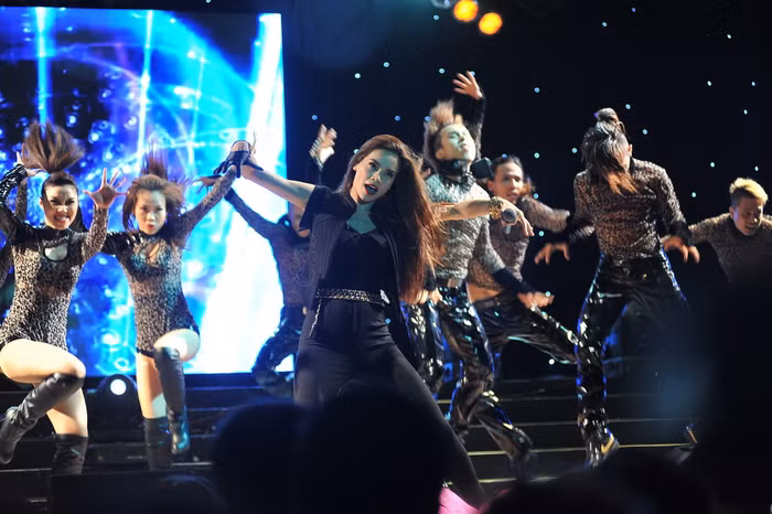 Nhân dịp "Ngàn sao hội tụ" lần 2, Hà Hồ cũng chia sẻ về những bài hát mới và kế hoạch trong năm nay của mình.