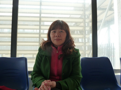 6. Cô Nguyễn Thị Ninh - Là giáo viên chuyên Văn trường THPT Chuyên Hà Nội – Amsterdam. - Đã từng là giáo viên chuyên Văn THPT Chuyên Trần Phú, Hải Phòng. - 5 năm ôn luyện đội tuyển học sinh quốc gia môn Văn và giành nhiều giải cao. - Phong cách giảng dạy: truyền bằng tất cả khả năng, cảm xúc. Đặc biệt nhấn mạnh kỹ năng đọc hiểu, truyền cảm đem lại ấn tượng, từ đó yêu và hiểu tác phẩm. Coi trọng vai trò độc lập của học sinh, gợi mở sự sáng tạo, cách nhìn mới về nhân vật, tác phẩm. - Cô có mở lớp ôn thi Văn vào lớp 10, đại học tại nhà: Số nhà 50, ngách 70, ngõ 102, Trường Chinh.