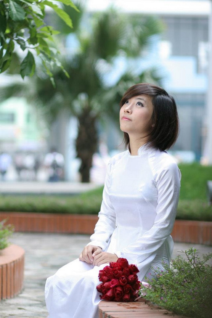 Nguyễn Vân Trang (SV năm thứ 2, Viện Khoa học và Kỹ thuật môi trường, ĐH Xây dựng Hà Nội) giành giải Miss Tài năng, Duyên dáng Xây dựng 2011.