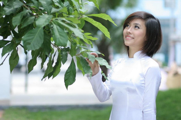 Ở cuộc thi Duyên dáng Xây dựng 2011, Vân Trang thể hiện bài múa “Giấc mơ trưa” nhận được cổ vũ nhiệt tình từ mọi người. Ở trường cô gái Vinh còn tham gia nhóm nhảy MS Crew ở trường.