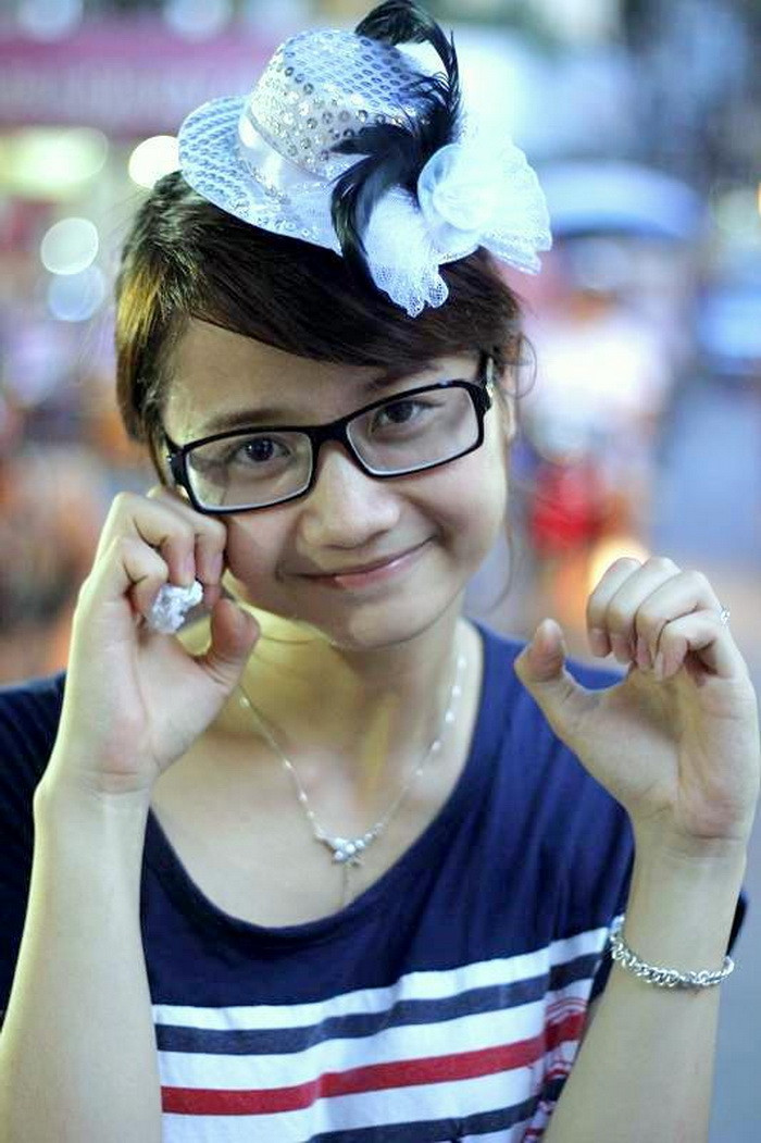 “Tuy khó nhưng mình học hỏi được rất nhiều điều rất thú vị như biết thêm về phong thủy, hán nôm…rồi học về kiến trúc công trình, thiết kế nhà cửa nội thất... hay những môn học sức bền vật liệu, vật lý kiến trúc…”, Hà tâm sự. “Tuy khó nhưng mình học hỏi được rất nhiều điều rất thú vị như biết thêm về phong thủy, hán nôm…rồi học về kiến trúc công trình, thiết kế nhà cửa nội thất... hay những môn học sức bền vật liệu, vật lý kiến trúc…”, Hà tâm sự.