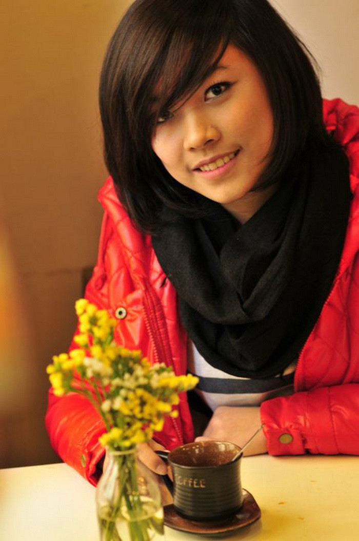 Lúc thi vào trường Xây dựng, Vân Trang chỉ nghĩ đó là trường tốt và đủ khả năng của mình. Đến giờ, cô nàng tài năng này không hối hận bởi đã đam mê ngành từ bao giờ rồi. Ước mơ của Vân Trang là sau khi ra trường kiếm được công việc ổn định và sống thật tốt.