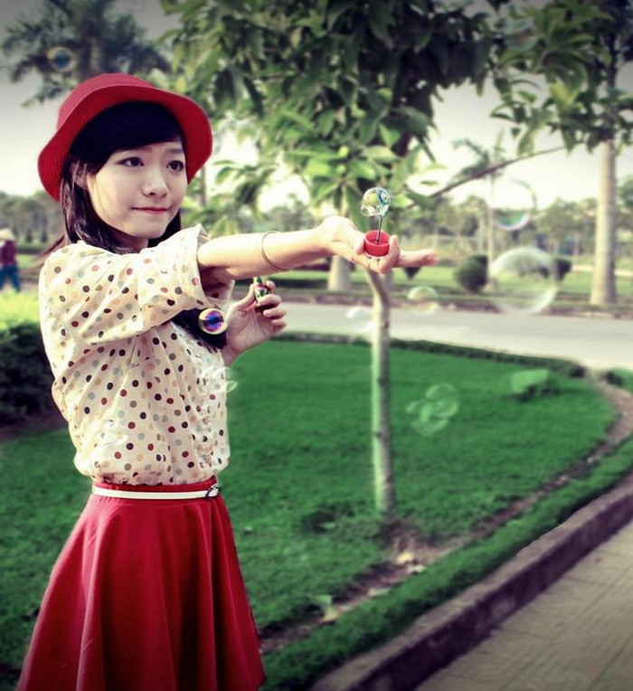 Cô nữ sinh đa tài, duyên dáng này đang là sinh viên năm thứ 4, khoa Kinh tế Đối ngoại, ĐH Ngoại thương. Cô nữ sinh đa tài, duyên dáng này đang là sinh viên năm thứ 4, khoa Kinh tế Đối ngoại, ĐH Ngoại thương.