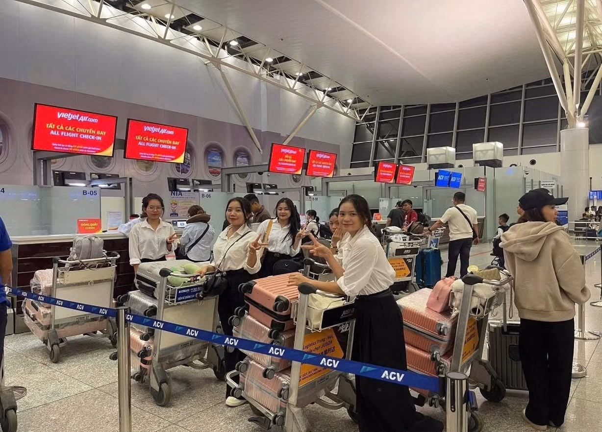Học sinh, sinh viên tạm biệt mái trường sẵn sàng lao động và cống hiến