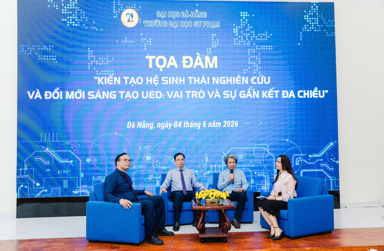 Tòa đàm “Kiến tạo hệ sinh thái nghiên cứu và đổi mới sáng tạo UED: Vai trò và sự gắn kết đa chiều”.