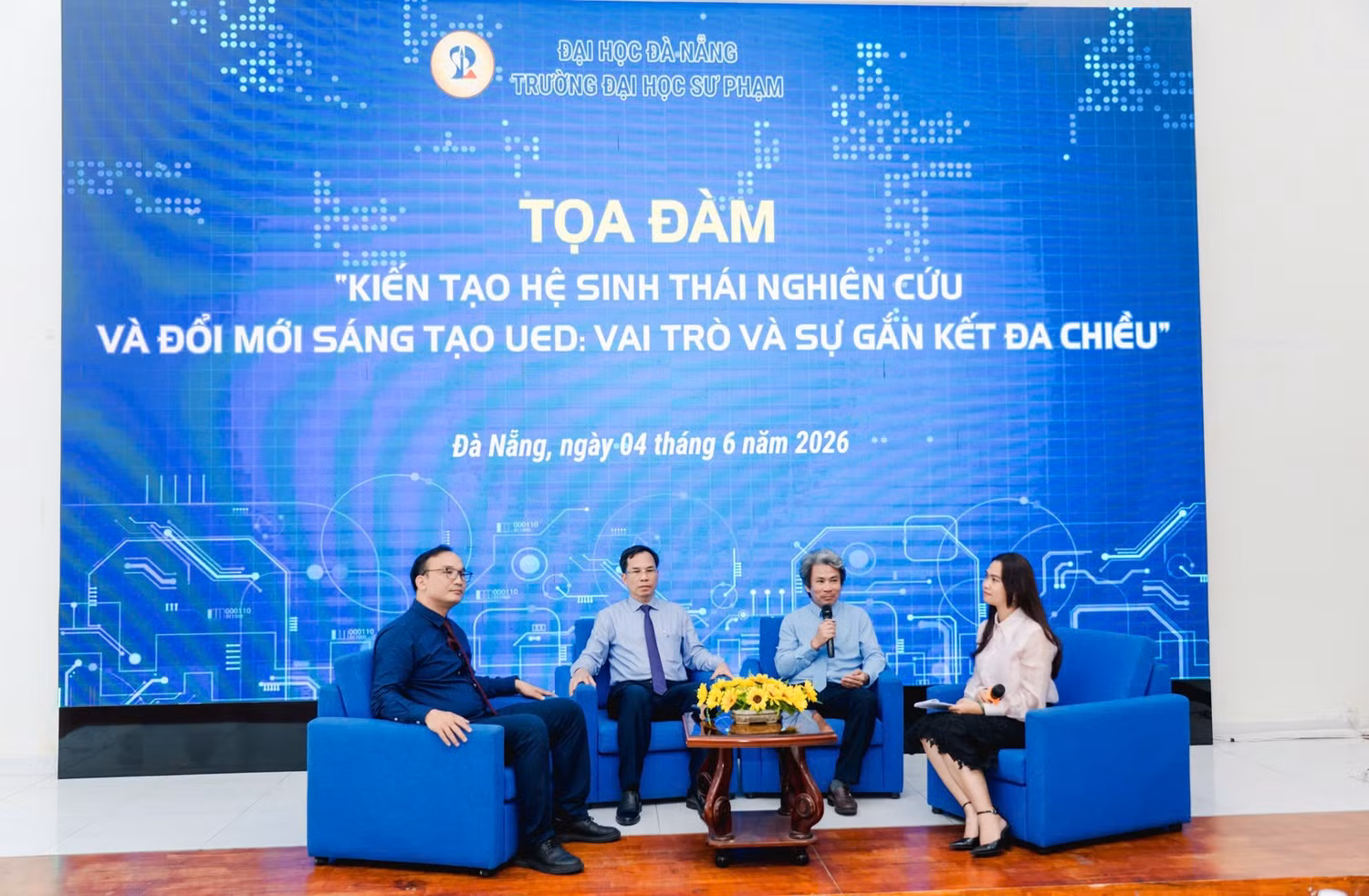 Tòa đàm “Kiến tạo hệ sinh thái nghiên cứu và đổi mới sáng tạo UED: Vai trò và sự gắn kết đa chiều”.