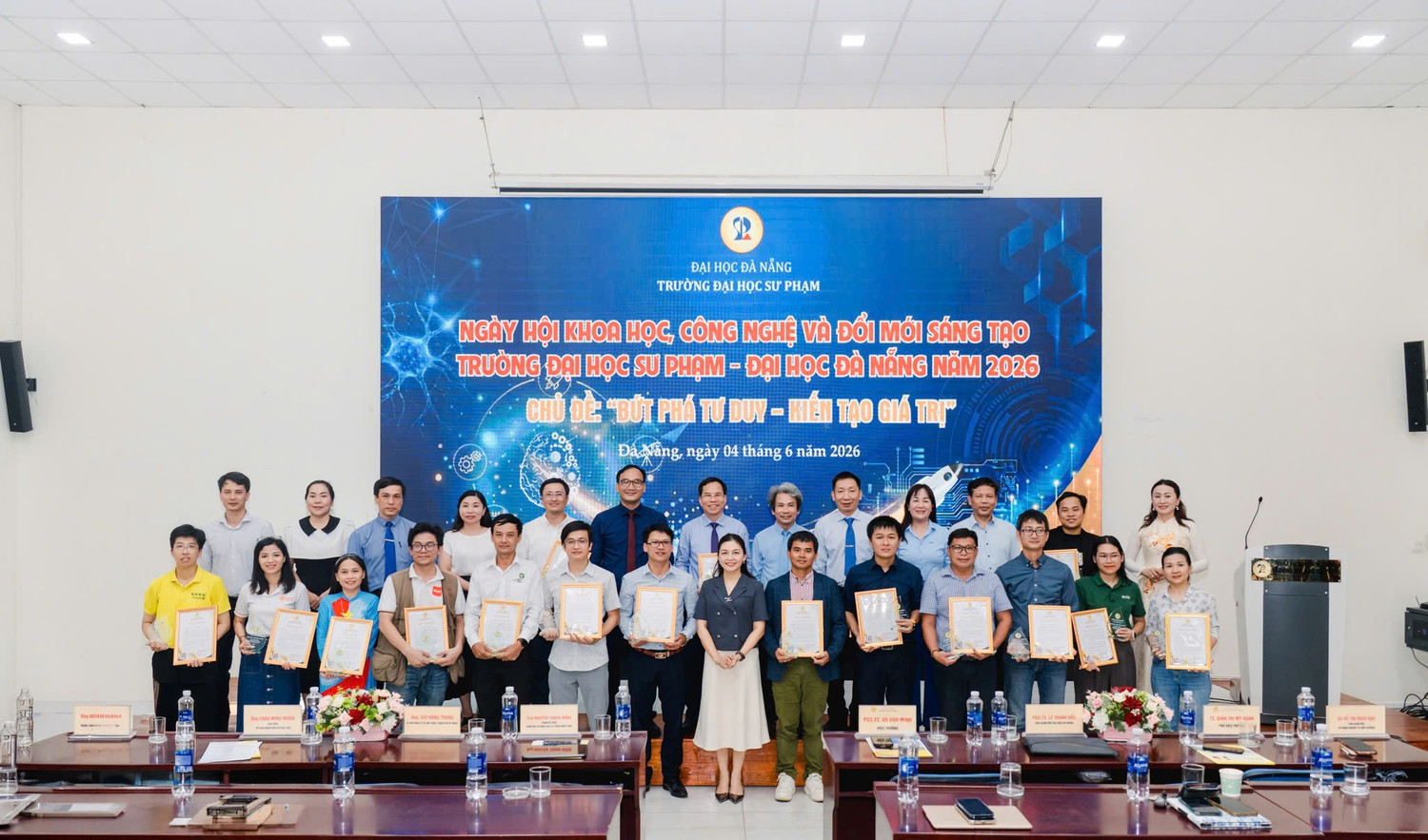 Nhà trường tri ân các đơn vị và doanh nghiệp đồng hành tổ chức Ngày hội.