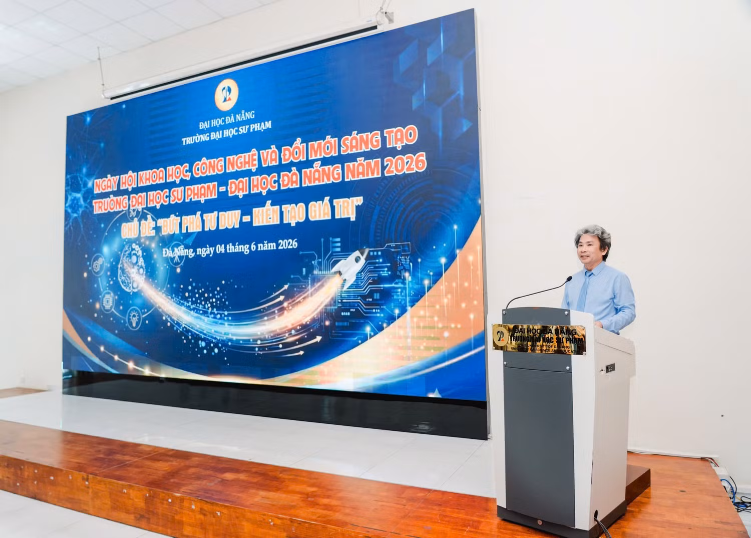 Phó Giáo sư, Tiến sĩ Võ Võ Văn Minh, Hiệu trưởng Trường Đại học Sư phạm – Đại học Đà Nẵng.