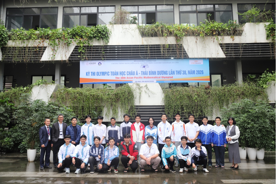 Đội tuyển Việt Nam tham dự Olympic toán Châu Á Thái Bình Dương. Ảnh: MOET