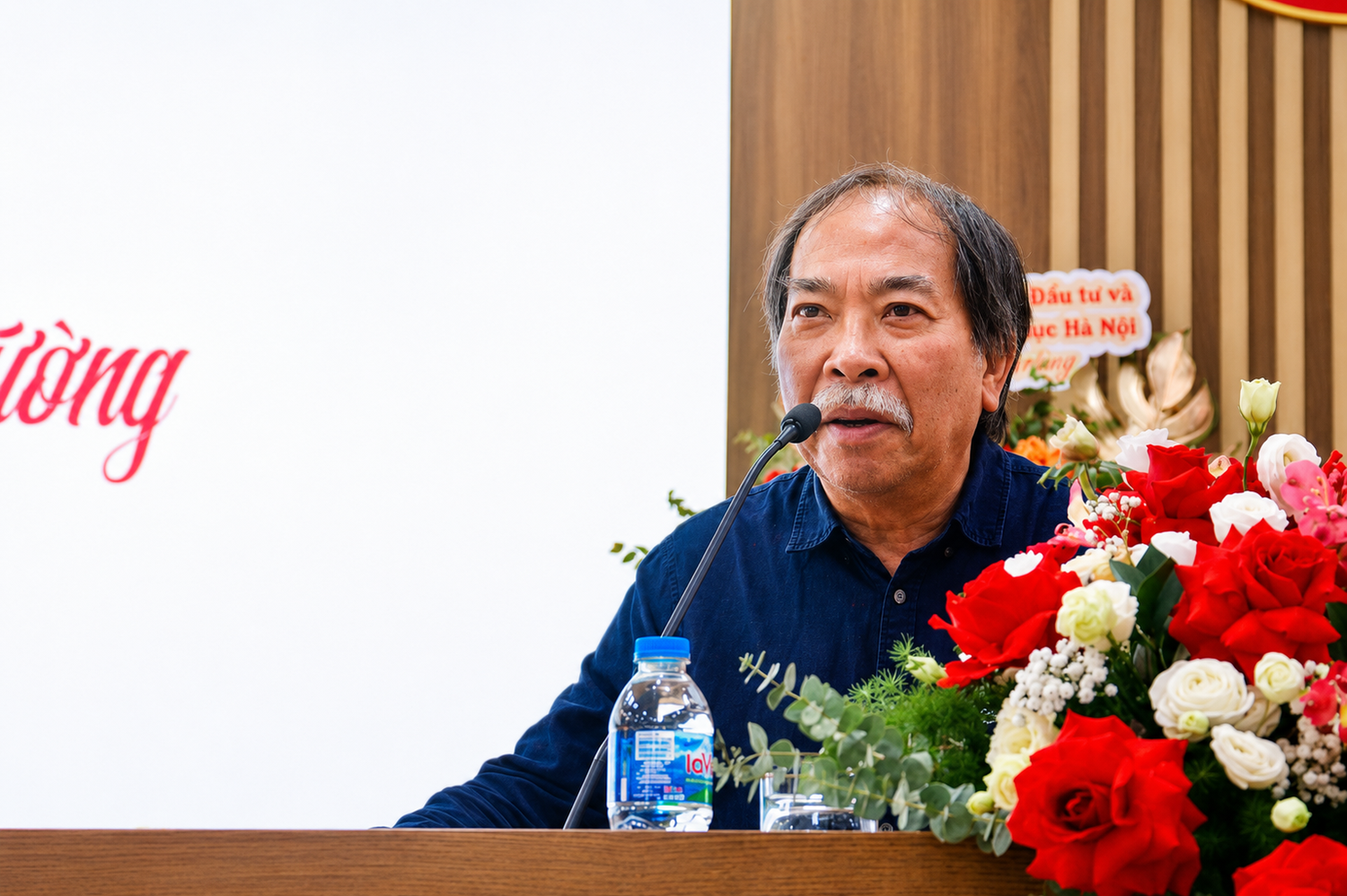 Nhà thơ Nguyễn Quang Thiều - Chủ tịch Hội Nhà văn Việt Nam chia sẻ tại buổi lễ. Ảnh: Doãn Nhàn