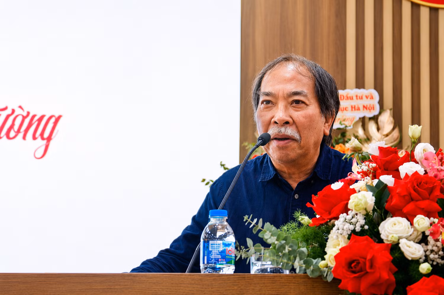 Nhà thơ Nguyễn Quang Thiều - Chủ tịch Hội Nhà văn Việt Nam chia sẻ tại buổi lễ. Ảnh: Doãn Nhàn