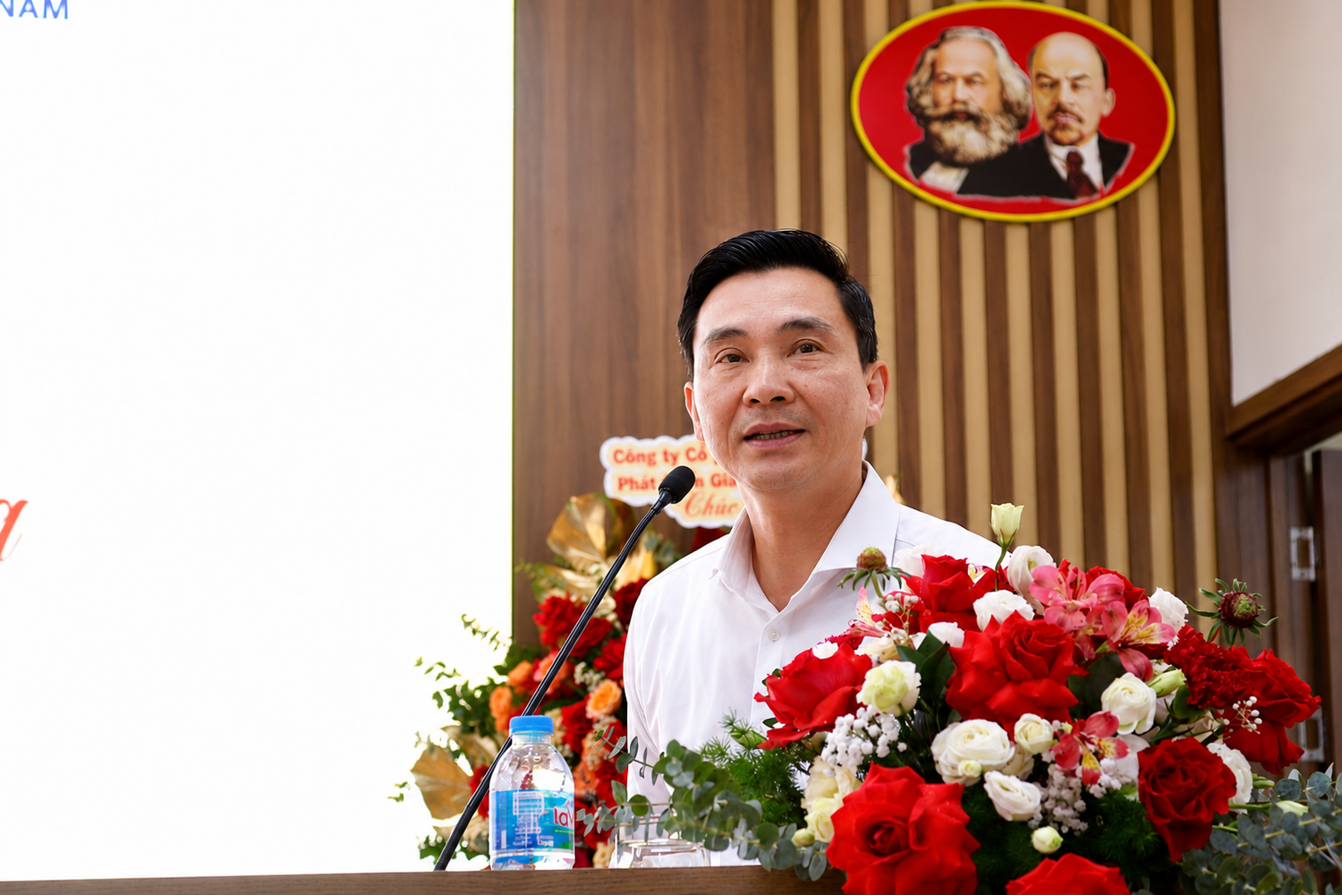 Phó Giáo sư, Tiến sĩ Đinh Công Tuấn - Quyền Hiệu trưởng Trường Đại học Văn hóa Hà Nội chia sẻ tại buổi lễ. Ảnh: Doãn Nhàn