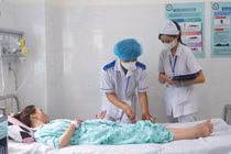Vì đâu nên nỗi vừa khó giữ chân người học vừa khó giữ chân người hành nghề điều dưỡng?