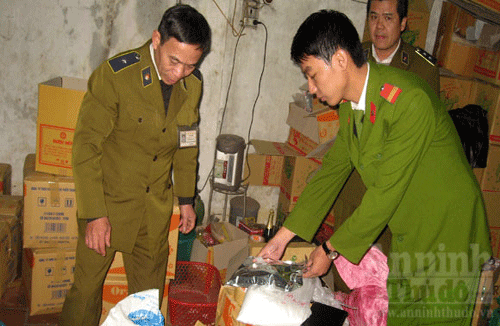 Đường Cyclamate được lực lượng chức năng thu giữ tại cơ sở Đường Cyclamate được lực lượng chức năng thu giữ tại cơ sở