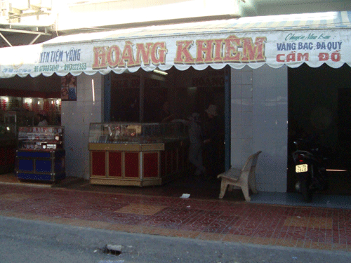 Tiệm vàng Hoàng Khiêm có ngày bán ra trên 8.000 lượng vàng Tiệm vàng Hoàng Khiêm có ngày bán ra trên 8.000 lượng vàng