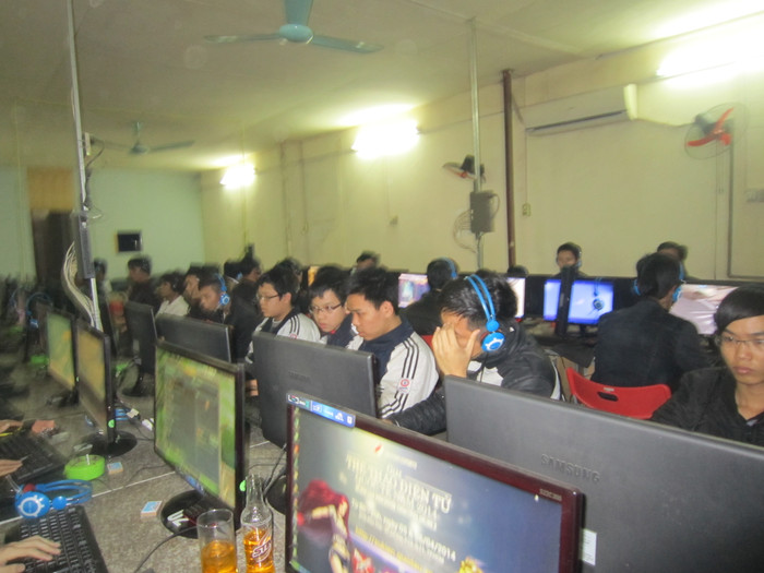 Khách hàng của các quán game đa số là học sinh, sinh viên Khách hàng của các quán game đa số là học sinh, sinh viên