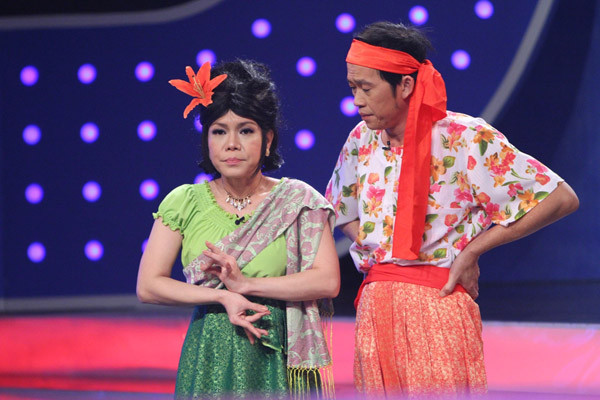 Việt Hương và Hoài Linh vừa xuất hiện đã gây tiếng cười sáng khoái cho khán giả Việt Hương và Hoài Linh vừa xuất hiện đã gây tiếng cười sáng khoái cho khán giả