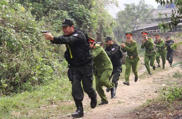 Bộ phim là cuộc đấu tranh, đấu trí giữa công an với các băng nhóm tội phạm Bộ phim là cuộc đấu tranh, đấu trí giữa công an với các băng nhóm tội phạm