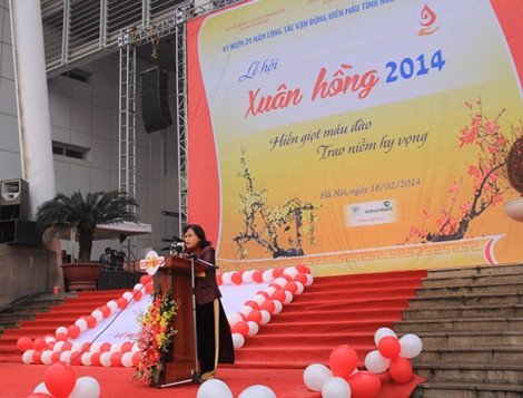 PGS.TS Nguyễn Thị Xuyên – Thứ trưởng Bộ Y tế, Phó Trưởng ban chỉ đạo quốc gia vận động HMTN phát biểu PGS.TS Nguyễn Thị Xuyên – Thứ trưởng Bộ Y tế, Phó Trưởng ban chỉ đạo quốc gia vận động HMTN phát biểu