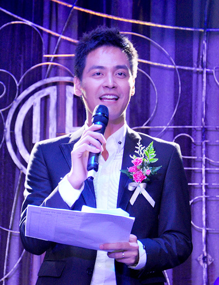 Tất bật với các show event, quảng cáo, đóng phim khắp hai miền Nam - Bắc nhưng MC Phan Anh luôn dành thời gian chăm chút cho hình ảnh của mình Tất bật với các show event, quảng cáo, đóng phim khắp hai miền Nam - Bắc nhưng MC Phan Anh luôn dành thời gian chăm chút cho hình ảnh của mình
