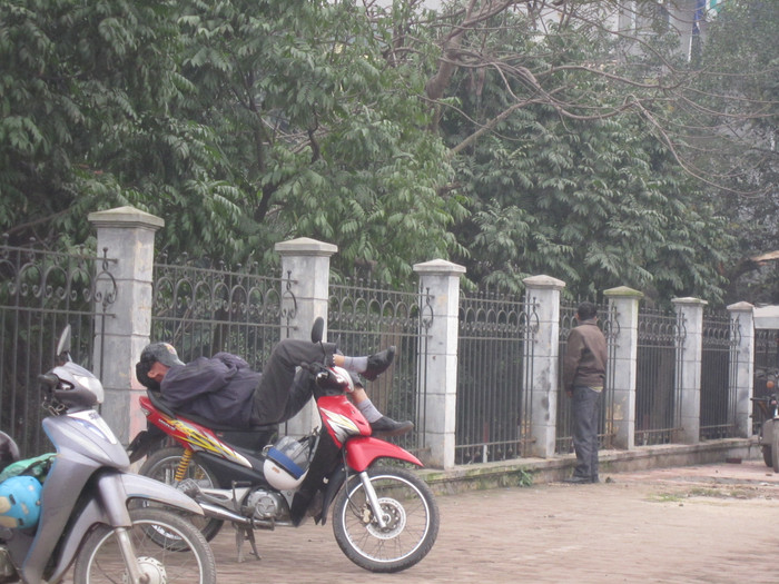 Tới các bác xe ôm trên đường Hồ Tùng Mậu