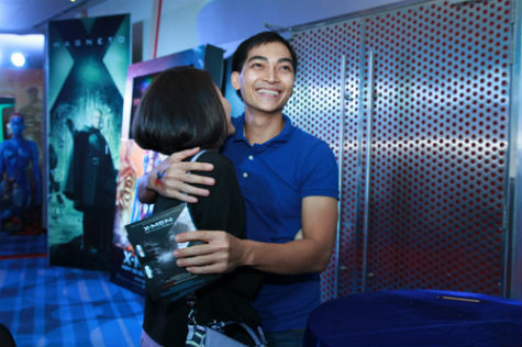 Cô thân thiết khi gặp đàn anh Khương Ngọc