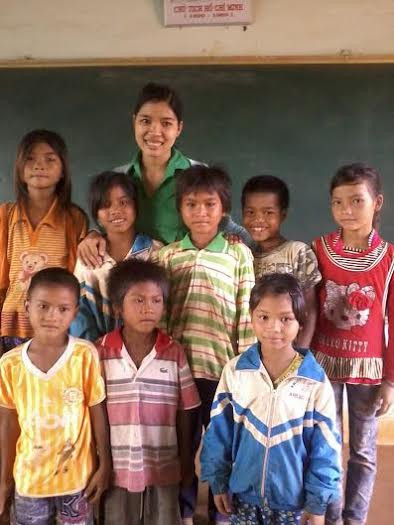 Với giáo viên miền núi, niềm vui lớn nhất là thấy học trò của mình đi học đông đủ, no ấm. Với giáo viên miền núi, niềm vui lớn nhất là thấy học trò của mình đi học đông đủ, no ấm.