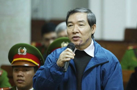 Cựu cục trưởng Hàng hải Dương Chí Dũng trước khi đưa ra lời khai chấn động đã nói: "Tôi đã bị tuyên án tử hình nên ra đây tôi chỉ khai sự thật". Ảnh: TTXVN Cựu cục trưởng Hàng hải Dương Chí Dũng trước khi đưa ra lời khai chấn động đã nói: "Tôi đã bị tuyên án tử hình nên ra đây tôi chỉ khai sự thật". Ảnh: TTXVN