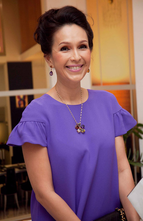 Ở độ tuổi U50, diễn viên điện ảnh Diễm My vẫn hoàn toàn thuyết phục trong phong cách này