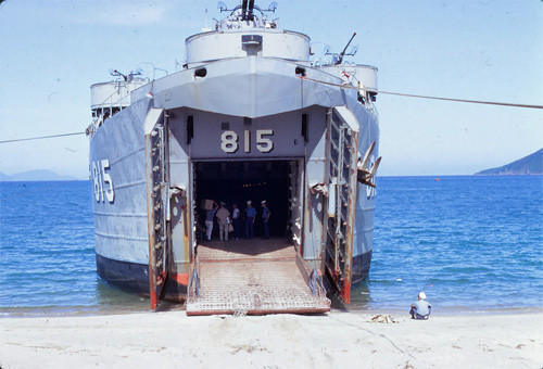 Theo một số tài liệu, mỗi tháng trung bình có khoảng 40 chuyến tàu cập cảng Cam Ranh. Căn cứ này tiêu thụ mỗi tháng hơn 3 triệu lít xăng dầu, gần 30.000 lít sữa, 26.000 kW điện...