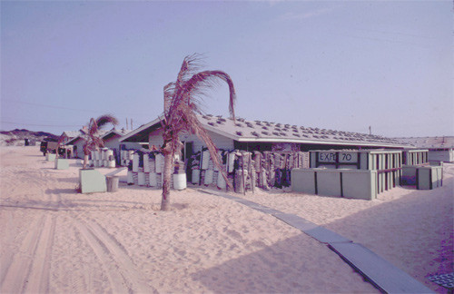 Đây là nơi ở của hàng chục nghìn binh lính Mỹ, trong đó đông nhất là Lục quân và Không quân.