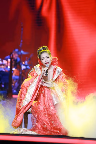 Hà Linh thể hiện dân ca quan họ Bắc Ninh "Người ở đừng về"