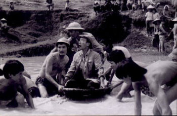 NSND Trịnh Thịnh trong phim "Dịch cười". NSND Trịnh Thịnh trong phim "Dịch cười".