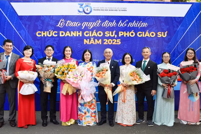 Lễ trao quyết định bổ nhiệm chức danh giáo sư, phó giáo sư năm 2025 tại Trường Đại học Khoa học tự nhiên, Đại học Quốc gia Thành phố Hồ Chí Minh. Ảnh: VNUHCM-US